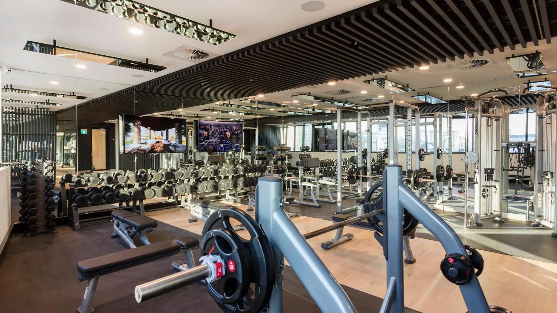Stylish Valley Apt With Pool, Huge Gym And Study Desk! 브리즈번 오스트레일리아
