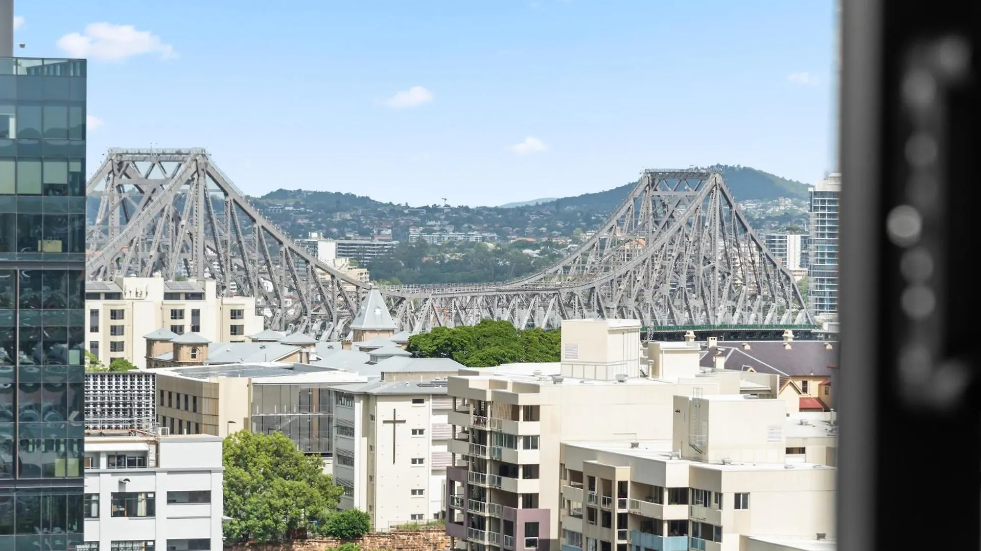 아파트 Stylish Valley Apt With Pool, Huge Gym And Study Desk! 브리즈번