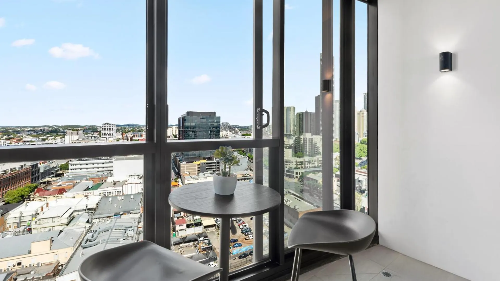 Stylish Valley Apt With Pool, Huge Gym And Study Desk! 브리즈번 0*,  오스트레일리아